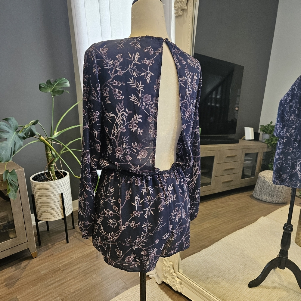 Open-back Romper - Picture 4 of 12